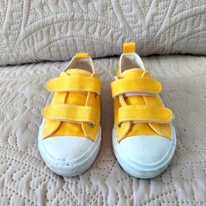 MvIsoct yellow sneakers Velcro closure Size 7.5 (24)